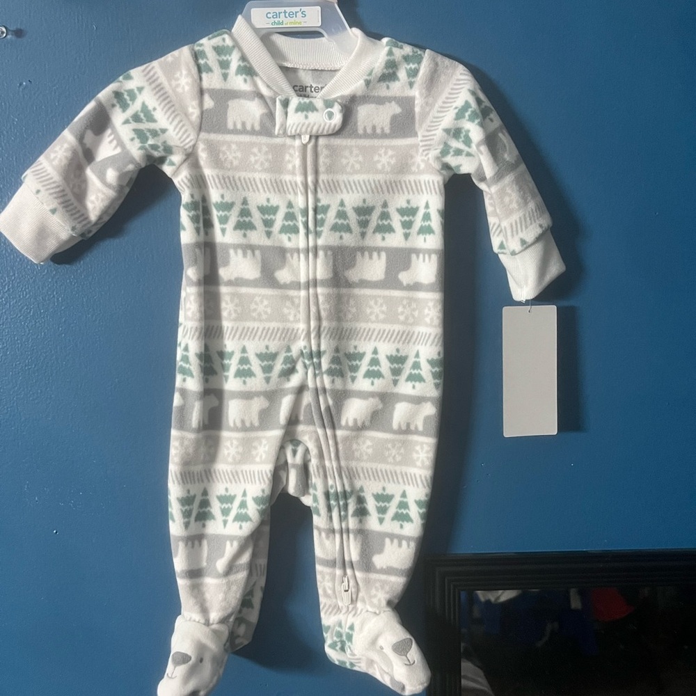 White and green baby sleeper #babyfashion new born